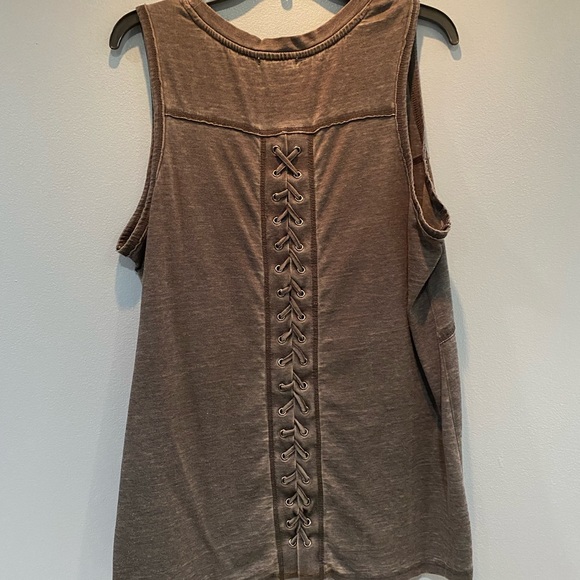 Sleeveless embellished summer top - Picture 3 of 3